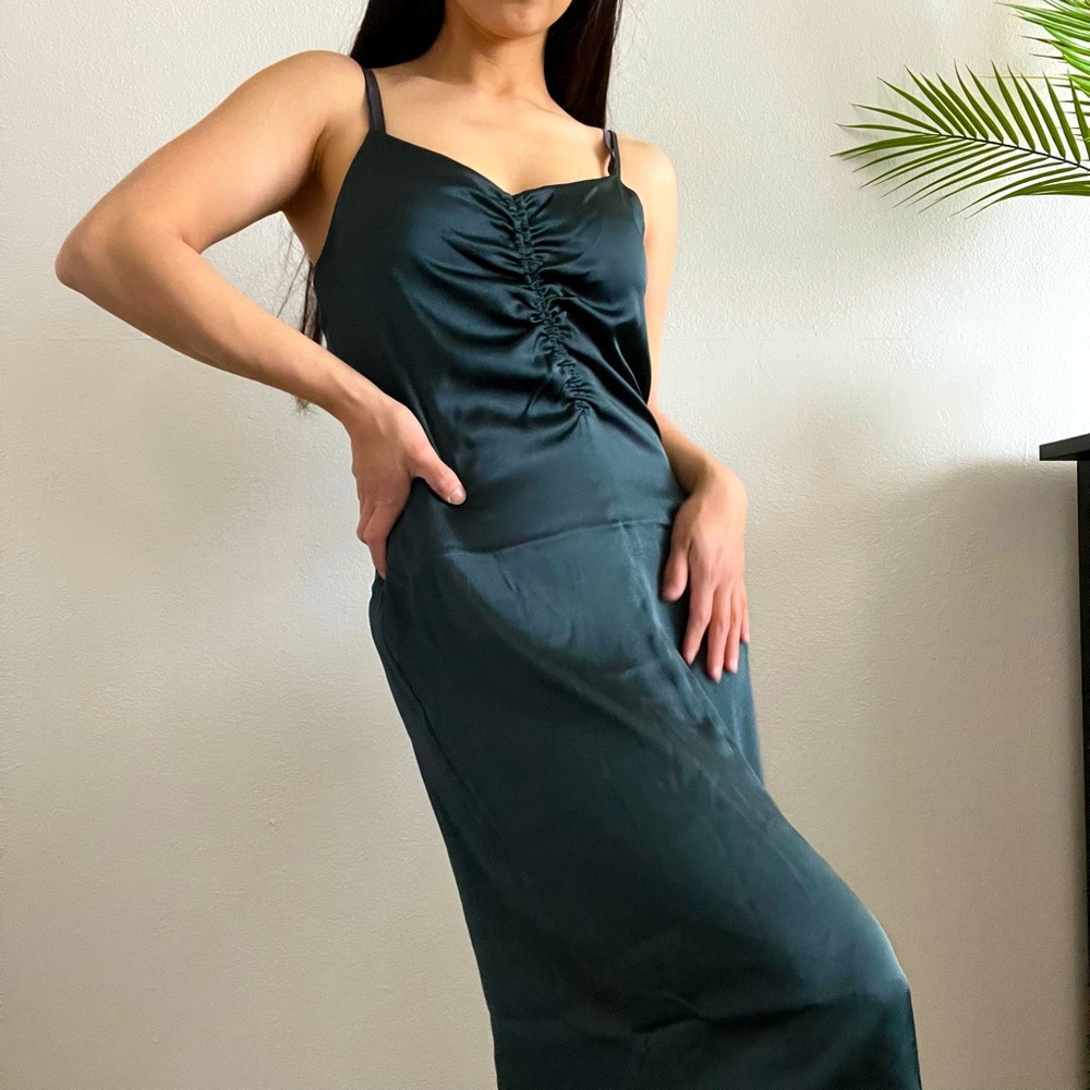 🪩 Express | Green Satin Midi Dress 🪩